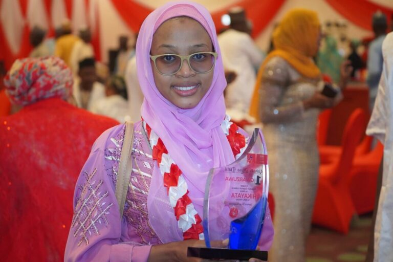 Ƴar shekara 18, Aisha Dalil ta lashe gasar rubutu ta BBC Hausa Ƴar shekara 18, Aisha Dalil ta lashe gasar rubutu ta BBC Hausa