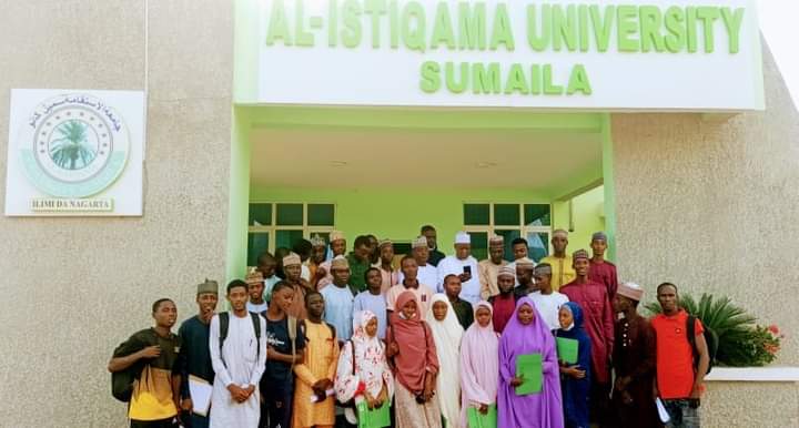 Tambuwal ya ɗau nauyin karatun ɗaliban Sokoto 100 a jami’ar Al-Istiqama a Kano Tambuwal ya ɗau nauyin karatun ɗaliban Sokoto 100 a jami’ar Al-Istiqama a Kano