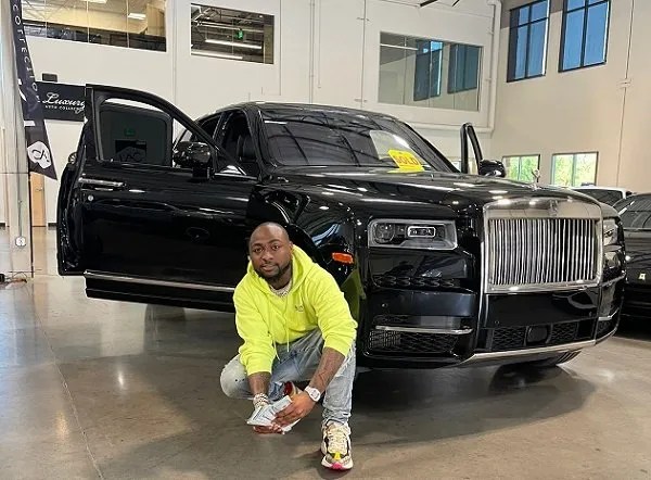 Abokan Davido sun tara masa sama da naira miliyan 100 cikin awanni Abokan Davido sun tara masa sama da naira miliyan 100 cikin awanni