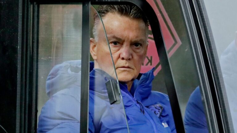 ‘Ƙwaƙwalwa ta garau ta ke’, in ji Van Gaal bayan ya yi haɗari a keke ‘Ƙwaƙwalwa ta garau ta ke’, in ji Van Gaal bayan ya yi haɗari a keke