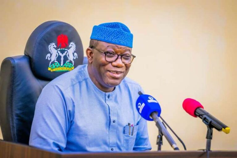 Gwamnan Ekiti ya kammala titin da tun lokacin sojoji a 1978 a ka bada kwangilarsa Gwamnan Ekiti ya kammala titin da tun lokacin sojoji a 1978 a ka bada kwangilarsa