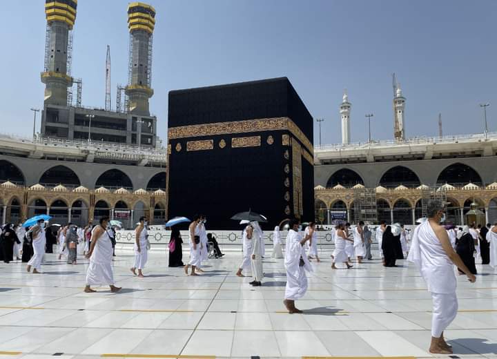 Korona: An dawo da bada tazara a sahun Sallah a Masallatan Haramin Maka da na Madina Korona: An dawo da bada tazara a sahun Sallah a Masallatan Haramin Maka da na Madina