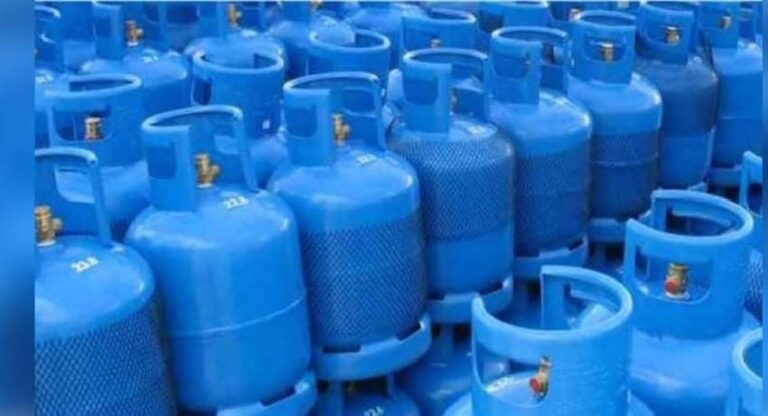 An rabawa gidaje 800 kyautar tukwanen gas ɗin girki masu nauyin kilo 12.5 a Enugu An rabawa gidaje 800 kyautar tukwanen gas ɗin girki masu nauyin kilo 12.5 a Enugu