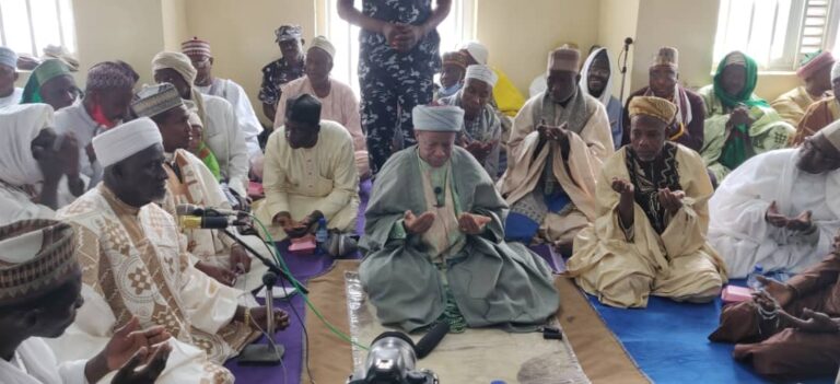 Rashin tsaro: Ɗariƙar Ƙadiryya ta gudanar da addu’ar neman zaman lafiya a Arewa da Nijeriya Rashin tsaro: Ɗariƙar Ƙadiryya ta gudanar da addu’ar neman zaman lafiya a Arewa da Nijeriya