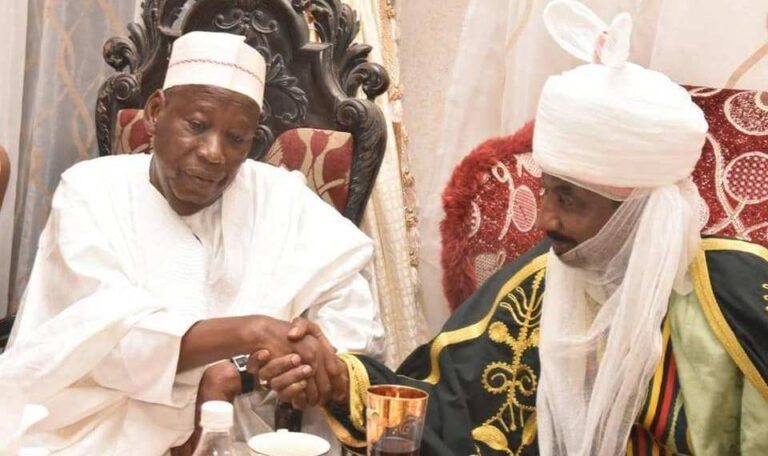 Kotu ta ce korar Sarki Sanusi ya saɓawa doka, Ganduje ya biya shi naira miliyan 10 Kotu ta ce korar Sarki Sanusi ya saɓawa doka, Ganduje ya biya shi naira miliyan 10