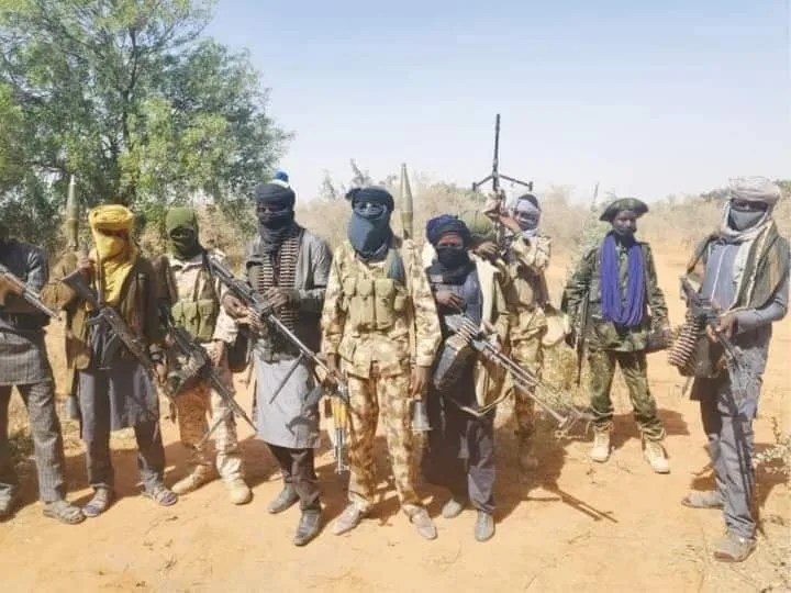 Hakimin da ƴan bindiga suka harba a Zamfara ya mutu Hakimin da ƴan bindiga suka harba a Zamfara ya mutu