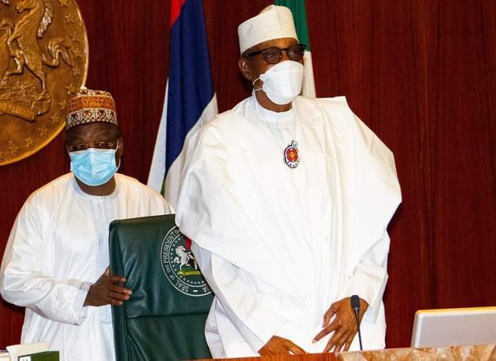 Da ga yanzu ba wanda zai ga Buhari sai an yi masa gwajin korona — Garba Shehu Da ga yanzu ba wanda zai ga Buhari sai an yi masa gwajin korona — Garba Shehu