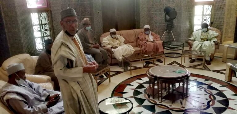 Ƴan Ƙungiyar Dattijan Arewa sun fashe da kuka yayin ta’aziyyar Bashir Tofa a Kano Ƴan Ƙungiyar Dattijan Arewa sun fashe da kuka yayin ta’aziyyar Bashir Tofa a Kano