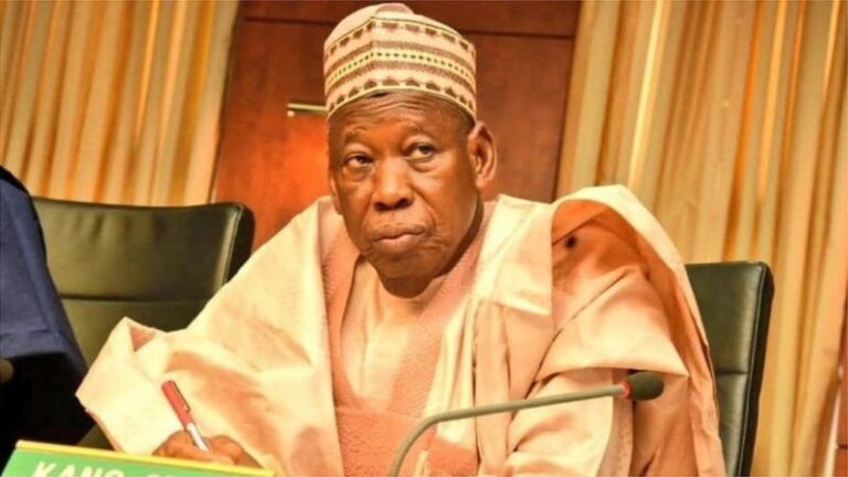 Hanifah: Ganduje ya sha alwashin tabbatar da adalci ga ɗalibar da malaminta ya kashe a Kano Hanifah: Ganduje ya sha alwashin tabbatar da adalci ga ɗalibar da malaminta ya kashe a Kano