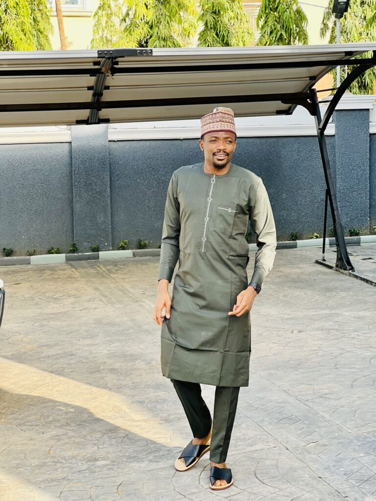 Ahmed Musa ya baiwa Masallacin Juma’a gudunmawar dalar amurka 1,500 Ahmed Musa ya baiwa Masallacin Juma’a gudunmawar dalar amurka 1,500