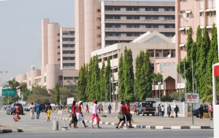 Ranar Tunawa da Ƴan Mazan Jiya: Gwamnatin Taraiya ta bada umarnin rufe titunan da ke yankin Sakateriyar Taraiya Ranar Tunawa da Ƴan Mazan Jiya: Gwamnatin Taraiya ta bada umarnin rufe titunan da ke yankin Sakateriyar Taraiya