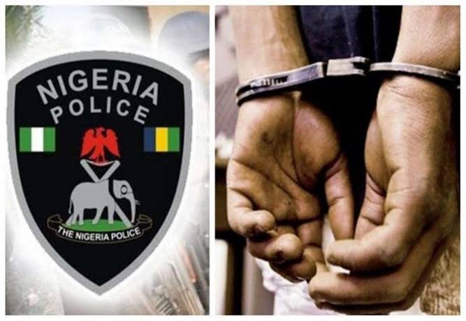 An damƙe kwamandan vigilante kan zargin ganawa ƴar sanda azaba a Anambra An damƙe kwamandan vigilante kan zargin ganawa ƴar sanda azaba a Anambra