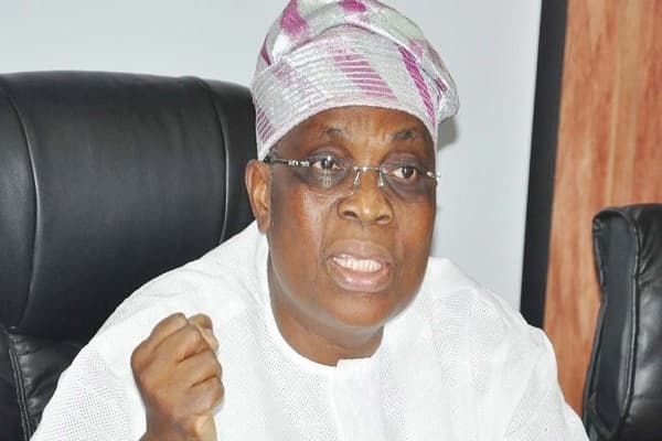 EFCC ta cafke Shugaban kamfanin sufurin jiragen sama na Medview bisa zargin zamba EFCC ta cafke Shugaban kamfanin sufurin jiragen sama na Medview bisa zargin zamba