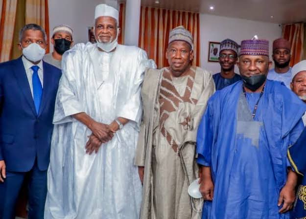 Ganduje ya baiwa Dangote, Abdussamad, Dantata muƙami Ganduje ya baiwa Dangote, Abdussamad, Dantata muƙami