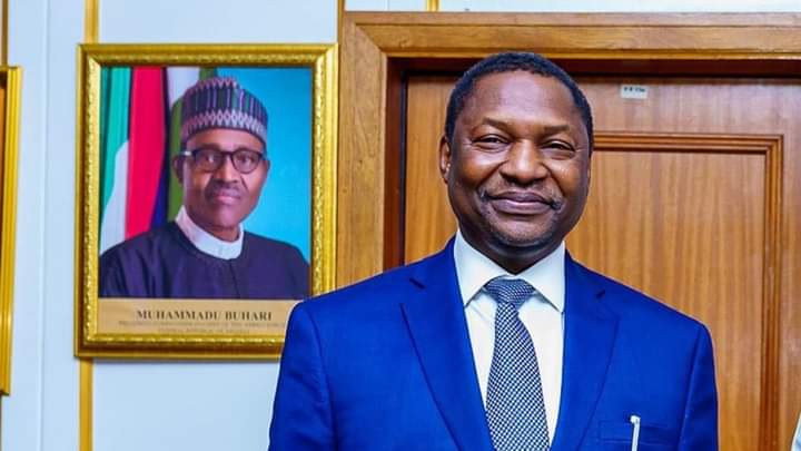 Masu riƙe da muƙaman siyasa za su sauka kwanaki 30 kafin zaɓe — kotu Masu riƙe da muƙaman siyasa za su sauka kwanaki 30 kafin zaɓe — kotu