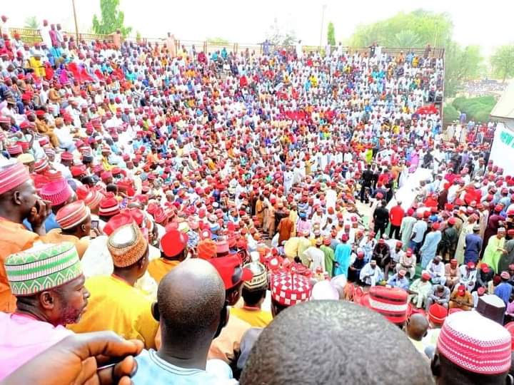 Ƴan Kwankwasiyya sun yi dandazo a wajen zaben shugabannin jam’iyar NNPP a Kano Ƴan Kwankwasiyya sun yi dandazo a wajen zaben shugabannin jam’iyar NNPP a Kano