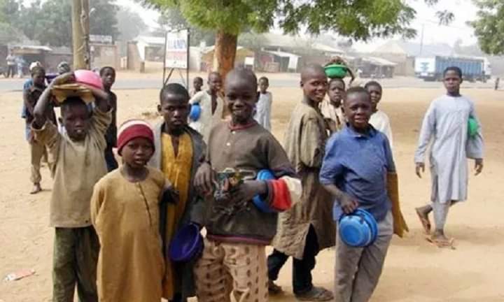 Gwamnatin Taraiya za ta tallafawa yaran da ba sa zuwa makaranta 72,000 a Naija Gwamnatin Taraiya za ta tallafawa yaran da ba sa zuwa makaranta 72,000 a Naija