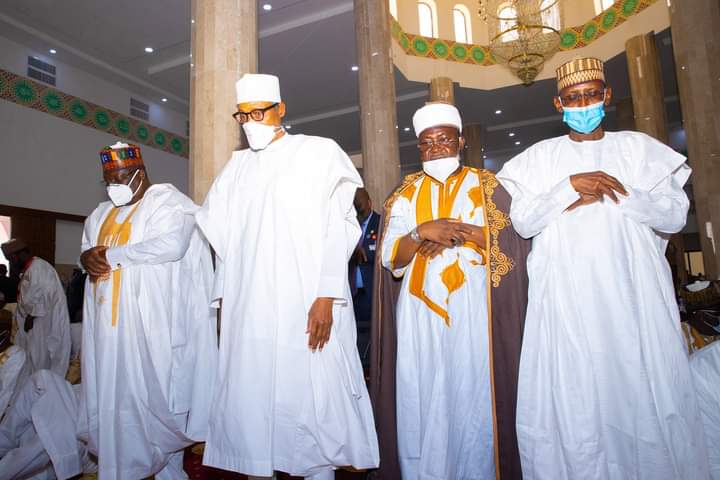 Ramadan: Ƙungiyar Izala ta roƙi Buhari ya buɗe rumbunan abinci Ramadan: Ƙungiyar Izala ta roƙi Buhari ya buɗe rumbunan abinci