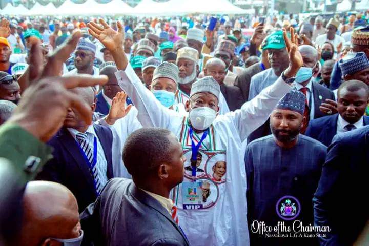 Bin shawarar Buhari ce ta sanya a ka samu nasarar Babban Taron APC, in ji Ganduje Bin shawarar Buhari ce ta sanya a ka samu nasarar Babban Taron APC, in ji Ganduje