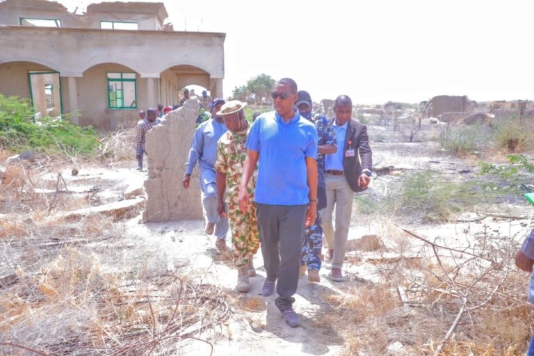 Ƴan gudun hijirar Malam-Fatori za su koma garinsu kafin Azumi — Zulum Ƴan gudun hijirar Malam-Fatori za su koma garinsu kafin Azumi — Zulum