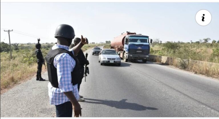 An auna arziki bayan da ƴan sanda su sake kwance wani bam a mashaya a Kaduna An auna arziki bayan da ƴan sanda su sake kwance wani bam a mashaya a Kaduna