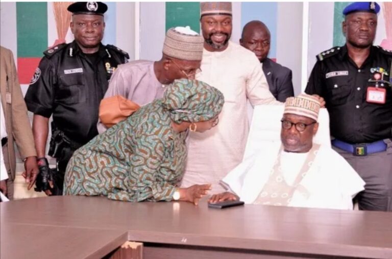 Gwamna Sani Bello ya musanta karɓe shugabancin APC Gwamna Sani Bello ya musanta karɓe shugabancin APC