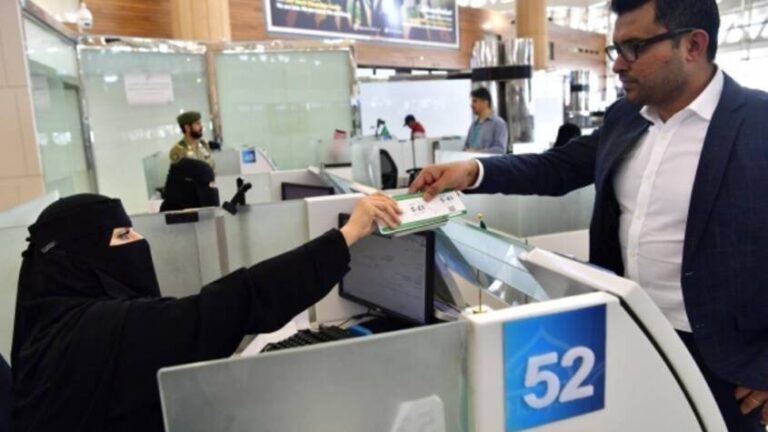 Saudiya ta ƙaddamar da manhajar neman bizar Hajji da Ummara ta wayar salula Saudiya ta ƙaddamar da manhajar neman bizar Hajji da Ummara ta wayar salula