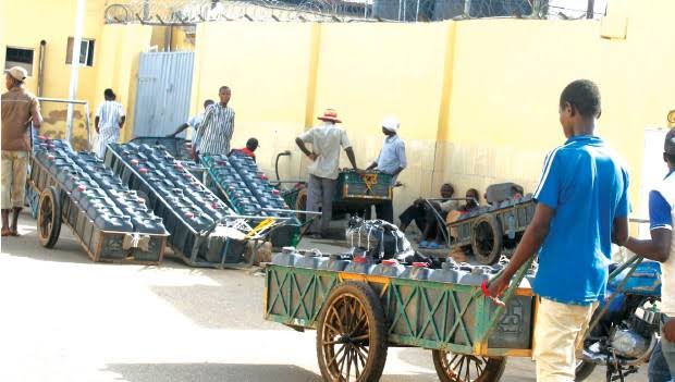 Wahalar man fetur: Ƴan ga-ruwa sun tafi yajin aiki a Kano Wahalar man fetur: Ƴan ga-ruwa sun tafi yajin aiki a Kano