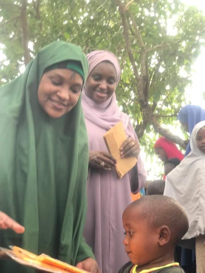 Ƴan fashin daji sun ɗauke mata da ƴar ta bayan sun gama raba wa marasa ƙarfi zakkar Ramadan a Kaduna Ƴan fashin daji sun ɗauke mata da ƴar ta bayan sun gama raba wa marasa ƙarfi zakkar Ramadan a Kaduna