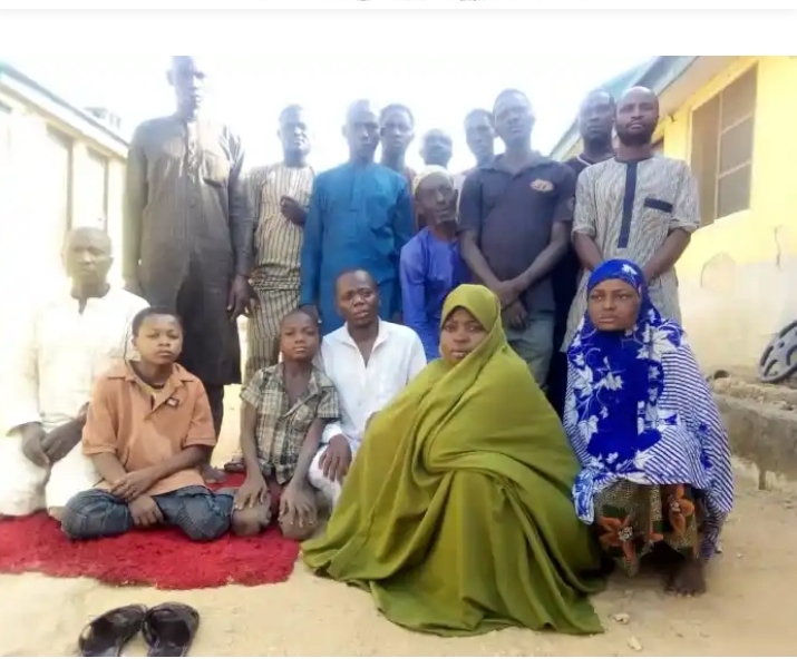 Sojoji sun tare kuɗin fansa sannan su ka kashe ƴan ta’addan da kuɓutar da waɗanda su kai garkuwa da su Sojoji sun tare kuɗin fansa sannan su ka kashe ƴan ta’addan da kuɓutar da waɗanda su kai garkuwa da su