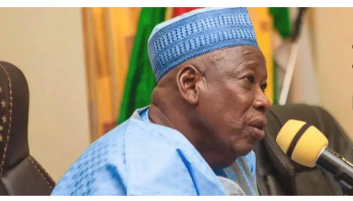 Wahalar Ruwa: Ganduje ya bada umarnin gyaran duk rijiyoyin burtsatse a Ƙananan Hukumomin Kano Wahalar Ruwa: Ganduje ya bada umarnin gyaran duk rijiyoyin burtsatse a Ƙananan Hukumomin Kano