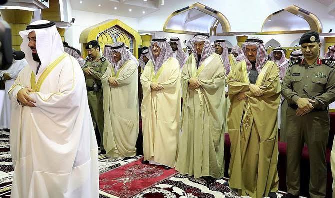 Ramadan: Saudiya ta hana limamai yin doguwar addu’ar al-ƙunut a yayin sallar tahajjud Ramadan: Saudiya ta hana limamai yin doguwar addu’ar al-ƙunut a yayin sallar tahajjud