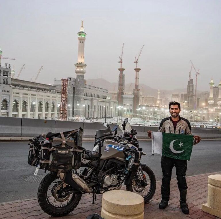 Ɗan Pakistan ya isa Saudiya bayan kwashe kwanaki 50 yana tafiya a kan babur Ɗan Pakistan ya isa Saudiya bayan kwashe kwanaki 50 yana tafiya a kan babur