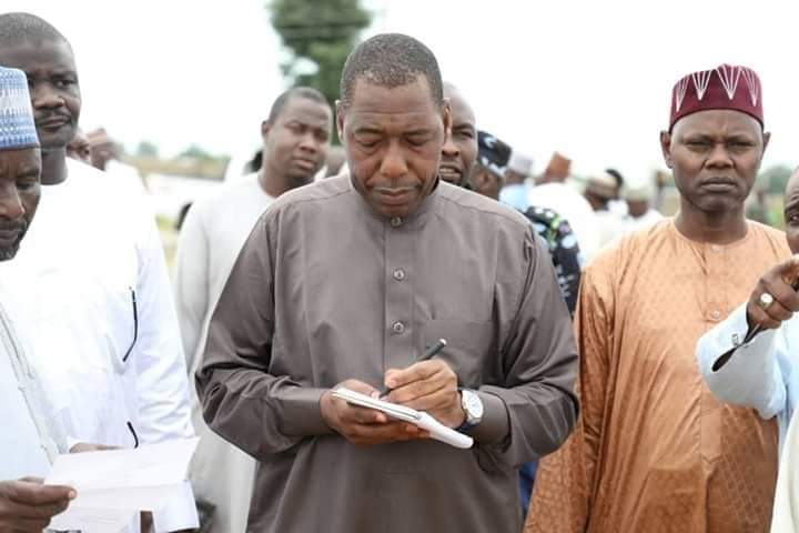 Zulum ya sauke dukka kwamishinonin sa Zulum ya sauke dukka kwamishinonin sa