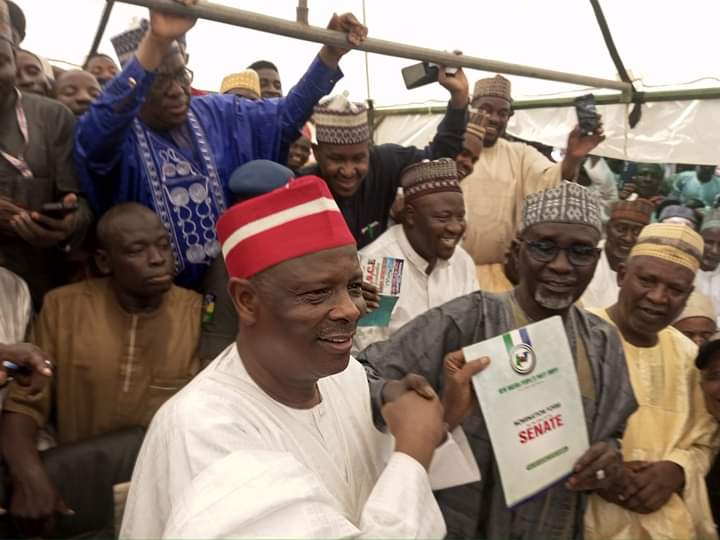 Shekarau ya sauya sheƙa zuwa NNPP, inda ya karɓi fom ɗin takarar Sanata Shekarau ya sauya sheƙa zuwa NNPP, inda ya karɓi fom ɗin takarar Sanata