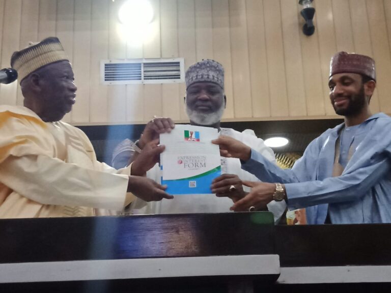 Amanar Gawuna da Garo ce ta sanya na zaɓo su don su gaje ni — Ganduje Amanar Gawuna da Garo ce ta sanya na zaɓo su don su gaje ni — Ganduje