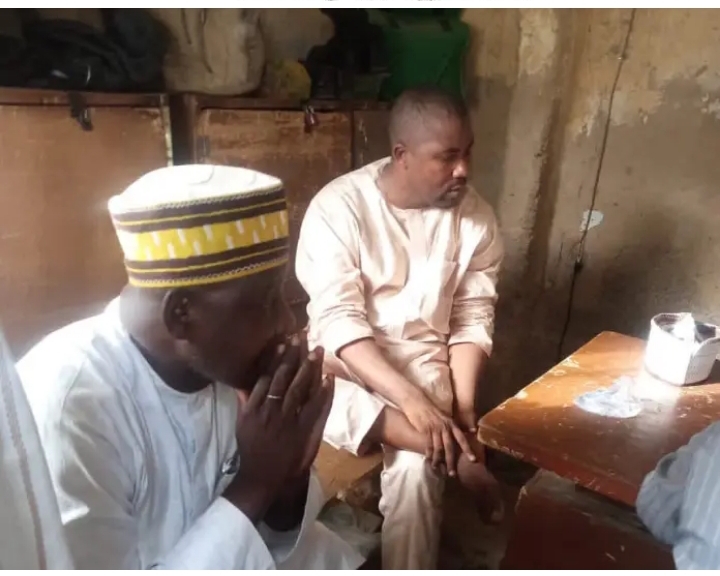 An kama shugabannin PDP bisa farfasa kaya da wargatsa taron ɗaya ɓangaren jam’iyar a Kano An kama shugabannin PDP bisa farfasa kaya da wargatsa taron ɗaya ɓangaren jam’iyar a Kano