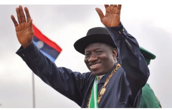 Jonathan ya sayi fom ɗin takarar shugabancin ƙasa a APC Jonathan ya sayi fom ɗin takarar shugabancin ƙasa a APC