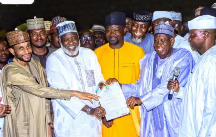 Mataimakin gwamnan Kano, Nasiru Gawuna ya lashe zaɓen fidda-gwani Mataimakin gwamnan Kano, Nasiru Gawuna ya lashe zaɓen fidda-gwani
