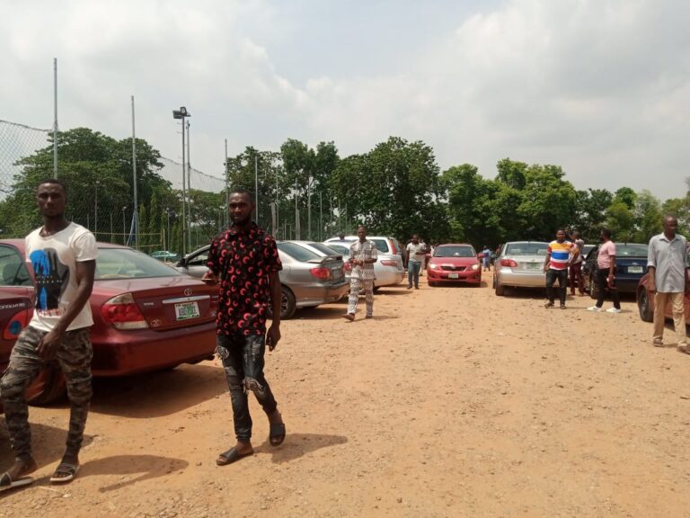 Direbobin Uber da Bolt sun yi zanga-zanga a Abuja Direbobin Uber da Bolt sun yi zanga-zanga a Abuja