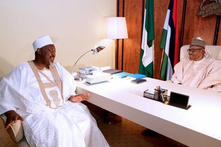 Ban isa na janye takara ba sai abin da Buhari ya ce – Gwamna Badaru Ban isa na janye takara ba sai abin da Buhari ya ce – Gwamna Badaru