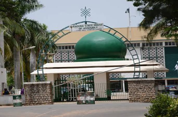 Majalisar dokoki ta dakatar da ciyamomin Ƙananan Hukumomi 2 a Kaduna Majalisar dokoki ta dakatar da ciyamomin Ƙananan Hukumomi 2 a Kaduna