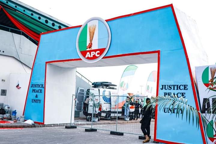 Taron APC: Ƴan sanda sun harba wa ƴan jarida barkonon tsohuwa Taron APC: Ƴan sanda sun harba wa ƴan jarida barkonon tsohuwa