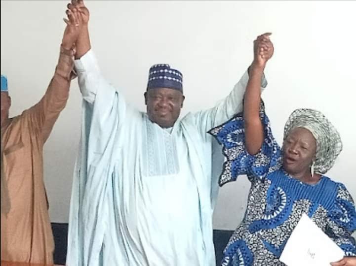 Ɗan takarar gwamna na PDP a Plateau ya ɗauki mace a matsayin mataimakiya Ɗan takarar gwamna na PDP a Plateau ya ɗauki mace a matsayin mataimakiya