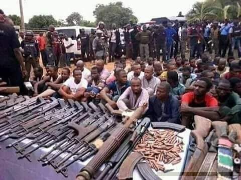 Ƴan Sanda sun kuɓutar da mutane 14 da a kai garkuwa da su a Zamfara Ƴan Sanda sun kuɓutar da mutane 14 da a kai garkuwa da su a Zamfara