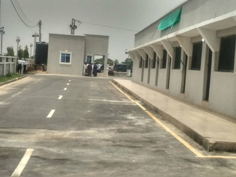 Kofa ya buɗe sabuwar kasuwar manoma, Masallacin Juma’a da gidan mai a mazaɓarsa Kofa ya buɗe sabuwar kasuwar manoma, Masallacin Juma’a da gidan mai a mazaɓarsa