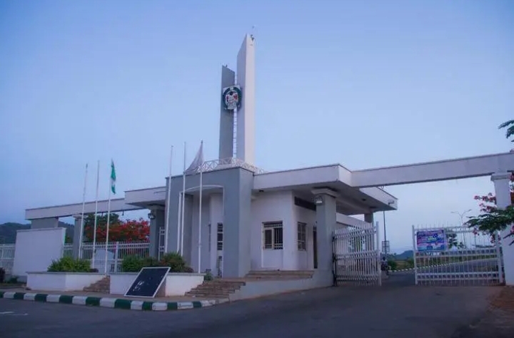 Jami’ar Abuja ta kori Farfesoshi 2 Jami’ar Abuja ta kori Farfesoshi 2