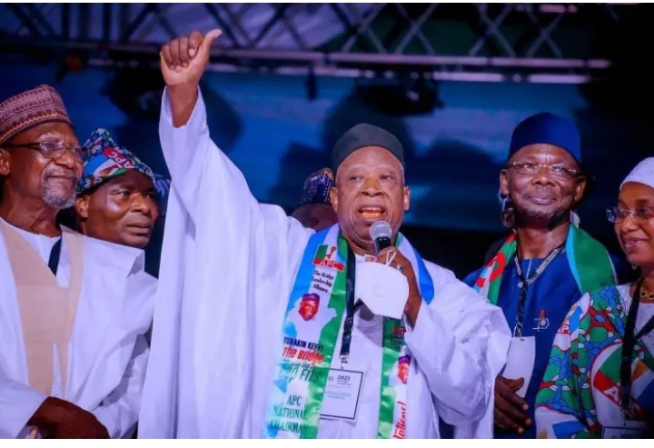 Dalaget 2,322 sun hallara a Eagle Square don zaɓen ɗan takarar shugaban kasa na APC Dalaget 2,322 sun hallara a Eagle Square don zaɓen ɗan takarar shugaban kasa na APC
