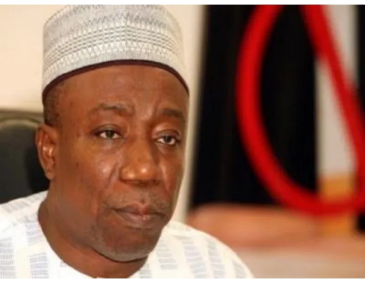Sanata Adamu Aliero ya sauya sheƙa da ga APC zuwa PDP Sanata Adamu Aliero ya sauya sheƙa da ga APC zuwa PDP
