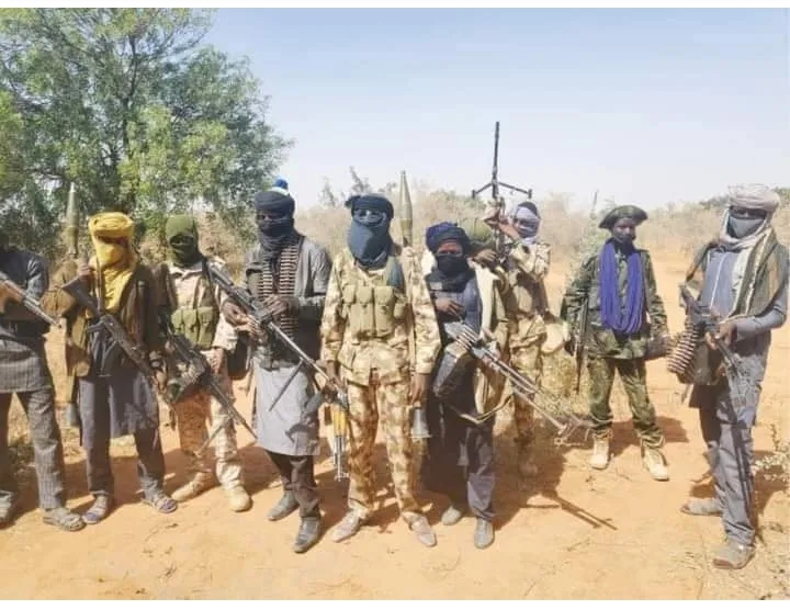 Ƴan bindiga sun sun ɗauke ƴan kasuwa 40 a titin Sakkwato zuwa Zamfara Ƴan bindiga sun sun ɗauke ƴan kasuwa 40 a titin Sakkwato zuwa Zamfara